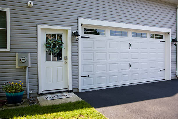 24/7 Emergency Garage Door Panel Replacement experts in Konterra, MD